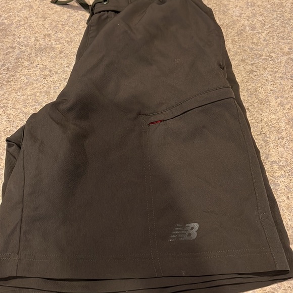 Mens New Balanced Shorts - Picture 2 of 4